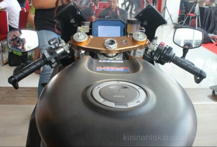 Ukuran ban motor rc213v-s  Kusnantokarasan.com